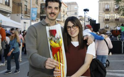 Un Sant Jordi desbordant a Roquetes